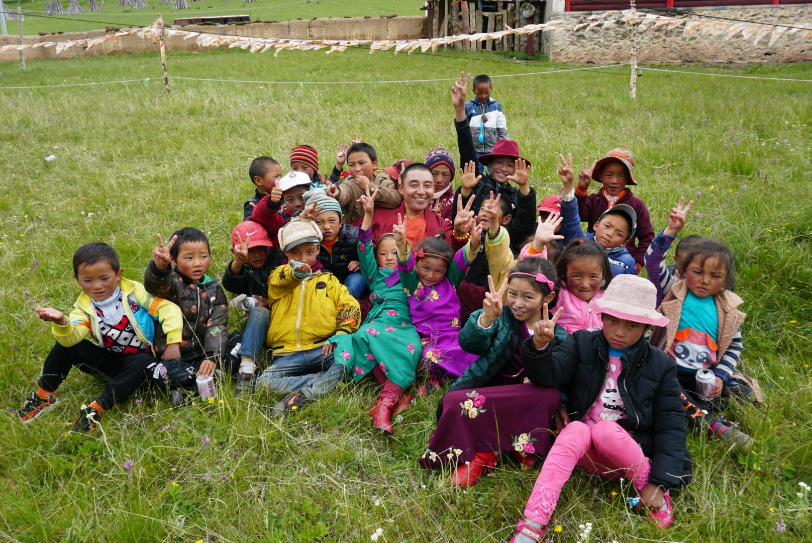 昆明俊豪家庭服务解决方案有限公司公益回顾丨家国同欢月同圆 温暖满载甘孜州(图14)