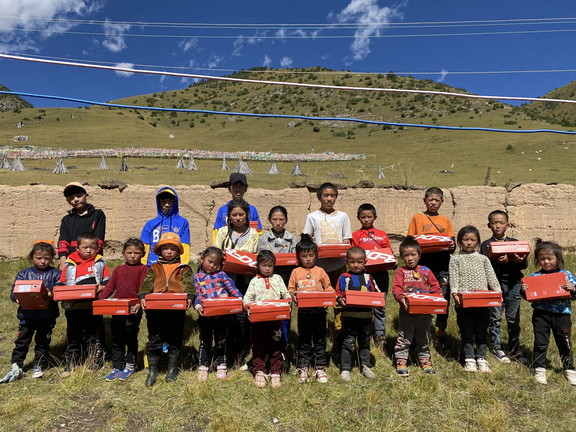 昆明俊豪家庭服务解决方案有限公司公益回顾丨家国同欢月同圆 温暖满载甘孜州(图13)